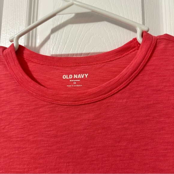 old navy wear everywhere tee - Picture 3 of 3